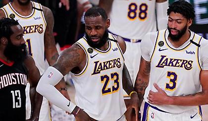 Ντέιβις: «Ο Λεμπρόν πίνει από την πηγή της νιότης»