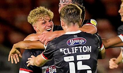 Ονειρικό ντεμπούτο για 15χρονο ποδοσφαιριστή της Γκρίμσμπι (video)