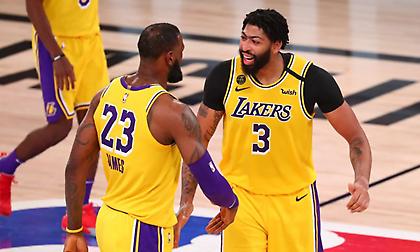 Μια ανάσα από την πρόκριση οι Λέικερς