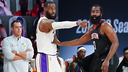 Λεμπρόν: «Από τους κορυφαίους επιθετικούς που έχω δει ο Χάρντεν»