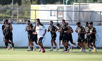 Αρνητικά όλα τα τεστ κορωνοϊού στην ΑΕΚ, φεύγει για Βόλο η αποστολή