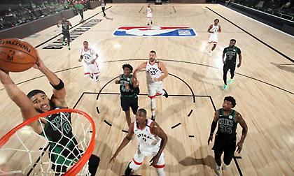 Εκθρόνισαν τους Ράπτορς οι Σέλτικς