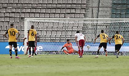 Πέναλτι του Μπακάκη στον Μασούρα - Έβγαλε την εκτέλεση του Ελ Αραμπί ο Τσιντώτας (video)