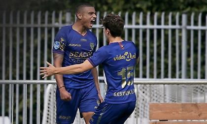 Απίθανος Γιακουμάκης: Χατ-τρικ στο ντεμπούτο του με Φένλο (video)