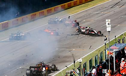 F1: Ο χαμός της επανεκκίνησης (video)