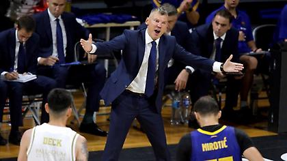 Ο εκρηκτικός «Σάρας» στον πάγκο της Μπαρτσελόνα (video)