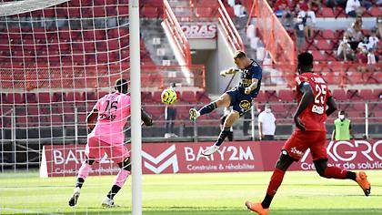 Γκολάρα με χτύπημα… καράτε στη Γαλλία (video)