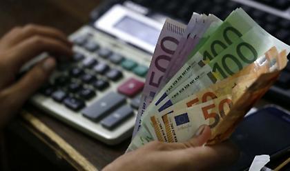 Ασφαλιστικές εισφορές: Τι θα κερδίσουν οι εργαζόμενοι από τη μείωσή τους