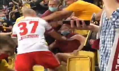 Απίστευτο: Ποδοσφαιριστής του Αμβούργου ανέβηκε στην εξέδρα για να δείρει αντίπαλο οπαδό! (video)