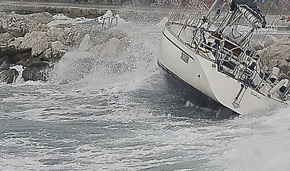 Ιανός- Iθάκη: Ιστιοφόρο με 2 επιβαίνοντες παρασύρθηκε ισχυρούς ανέμους