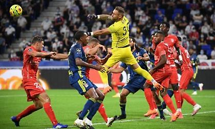 «Μπούκωσε» ξανά η Λιόν!