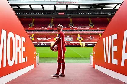 Ο Τιάγκο βλέπει τον χαμό που έκανε η μεταγραφή του και... άρχισε τους χορούς! (vid)