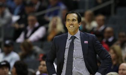 Έρικ Σπόελστρα: Ξεπέρασε Τζορτζ Καρλ & Λένι Ουίλκενς σε νίκες στα playoffs (photo)