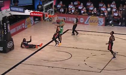 Φοβερό κάρφωμα από Τέιτουμ στο Top 5 (video)