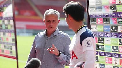 Ο Μουρίνιο διέκοψε τη συνέντευξη του Σον για να πει πως ο Κέιν ήταν ο MVP (video)