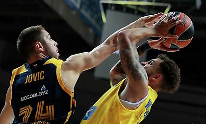 Εκτός για καιρό ο Γιόβιτς, χάνει και Παναθηναϊκό