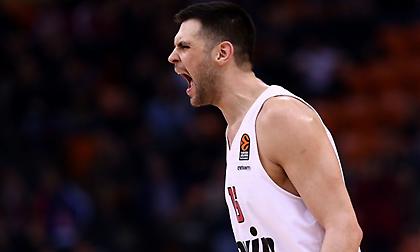 Παπανικολάου: «Με τιμά η κίνηση των Αγγελόπουλων, μαγικές οι στιγμές με τον Ολυμπιακό»