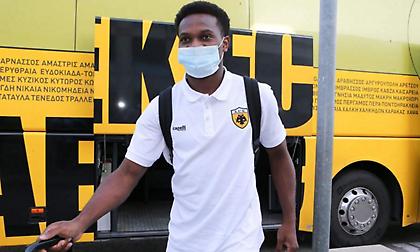 Στιγμές από την αναχώρηση και την προσγείωση της ΑΕΚ (pics)