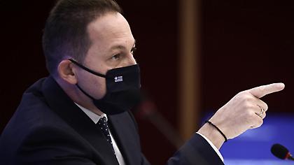 Πέτσας για επίθεση στο γραφείο Μηταράκη: «Η κυβέρνηση δεν πτοείται από τέτοιες επιθέσεις»