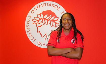 Nτέιβις: «Ενθουσιασμένη που έγινα μέλος ενός τόσο ιστορικού συλλόγου όπως ο Ολυμπιακός»
