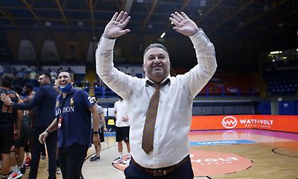 Μπουγέλο ‘’on air’’ στον Μάκη Γιατρά από τους παίκτες του (video)