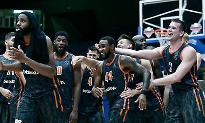 Οι πανηγυρισμοί και απονομή του τροπαίου στον Προμηθέα (video)