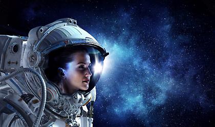 Η NASA ετοιμάζεται να στείλει την πρώτη γυναίκα στο φεγγάρι