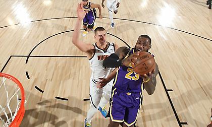 Στους τελικούς με «όργια» Λεμπρόν οι Λέικερς