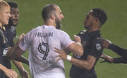 Πέναλτι στα… πουλιά στο ντεμπούτο του ο Ιγκουαΐν (video)