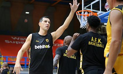 Ζήσης: «Καλύτερα με κόσμο εναντίον σου παρά με άδειο το γήπεδο»