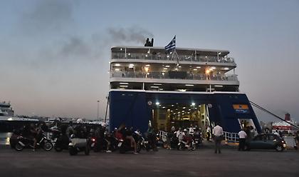 Κατέπλευσε στο Λαύριο πλοίο με μετανάστες και πρόσφυγες από νησιά του Αν. Αιγαίου