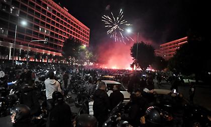 ΠΑΟΚ: Ντόπες των οπαδών στο ξενοδοχείο και κατά την αναχώρηση πριν τη Κράσνονταρ