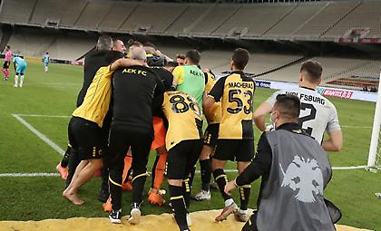Οι πανηγυρισμοί των παικτών της ΑΕΚ για την πρόκριση (video)