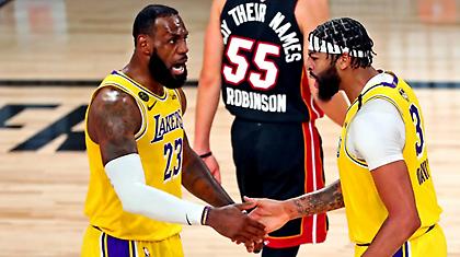 Λεμπρόν-Ντέιβις: «Δεν ζηλεύουμε ο ένας τον άλλο»