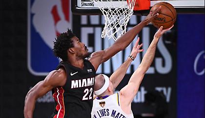 Μυθικός Μπάτλερ, κέρδισε μόνος του τους Λέικερς