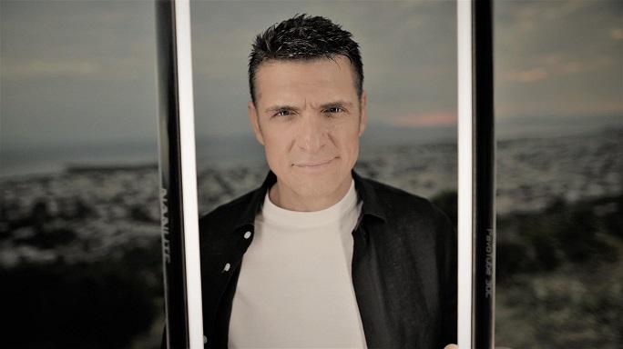 Χρίστος Αντωνιάδης: Ξεσηκώνει με το νέο τσιφτετέλι του «Στις 3 τα Ξημερώματα»