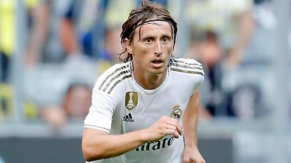 Μόντριτς: Ρίχνει τις απαιτήσεις του στο μισό για να κλείσει την καριέρα του στη Ρεάλ