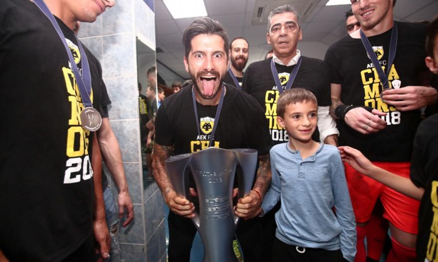 Η υπόκλιση της ΑΕΚ στον Κονέ: «Τίμησες τη φανέλα της ομάδας μας, σε ευχαριστούμε»