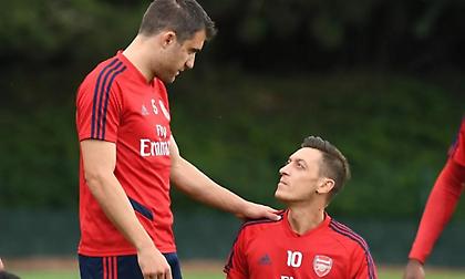 Παπασταθόπουλος και Εζίλ εκτός ευρωπαϊκής λίστας της Άρσεναλ