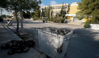 Πανεπιστημιούπολη: Βανδαλισμοί στο γραφείο πρύτανη -Διέφυγε από την πίσω πόρτα