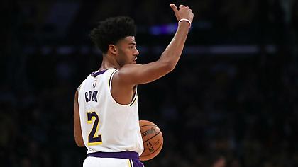 Οι Λέικερς ξέχασαν τον Κουκ στο γήπεδο