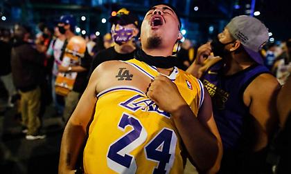 Συλλήψεις και τραυματισμοί αστυνομικών στους πανηγυρισμούς των οπαδών των Λέικερς!