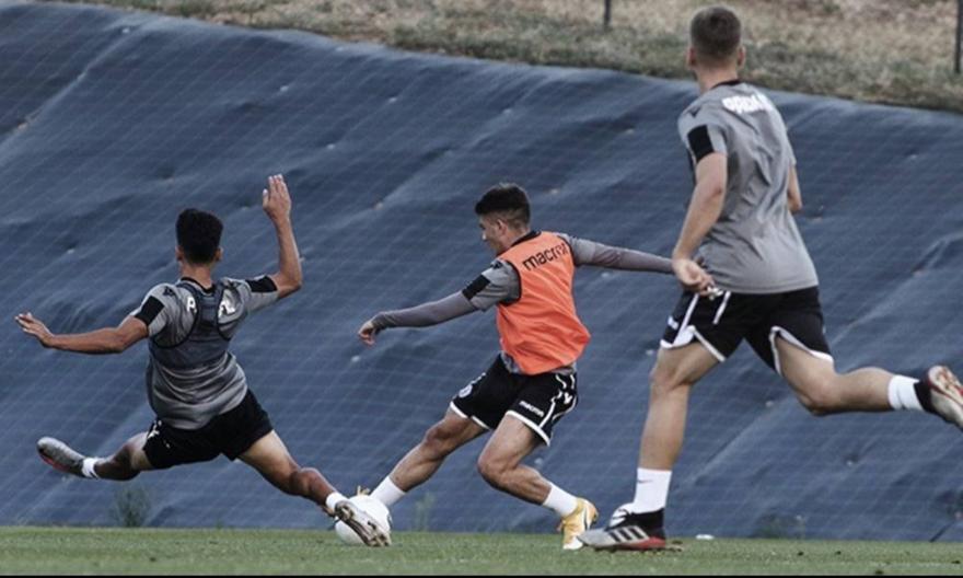 Περιμένει τις επιστροφές ο Φερέιρα