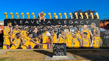 Εμπλουτίστηκε με Κόμπι και το 17ο το γκράφιτι των Λέικερς (pic)