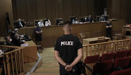 Άρχισε η σκληρή μάχη για τις αναστολές στη δίκη της ΧΑ