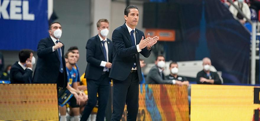 Σφαιρόπουλος: «Εξαιρετική ομάδα ο Ολυμπιακός και διαφορετικός πέρυσι»