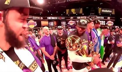 Η τρομερή ατάκα του Λεμπρόν στο… τρόπαιο του ΝΒΑ (video)