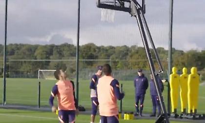 Έβαλε τους παίκτες του να παίξουν… μπάσκετ ο Μουρίνιο - Ποιοι ξεχώρισαν (video)