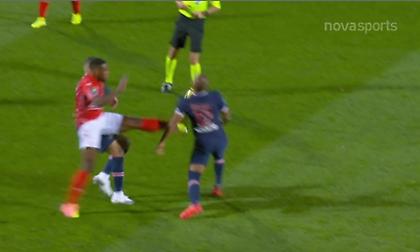 Εγκληματικό τάκλιν και απευθείας κόκκινη στο Νιμ-Παρί! (video)