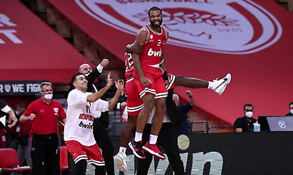 Μου ξανάρχονται ένα-ένα, χρόνια δοξασμένα